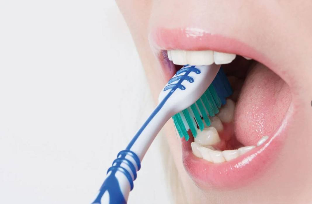 Dişinizi Fırçalarken Yaptığınız Hataları Biliyor musunuz? - Resim: 21